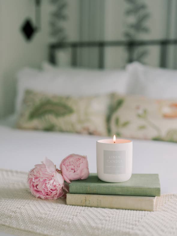 L.01 Courtyard Garden Linen Candle