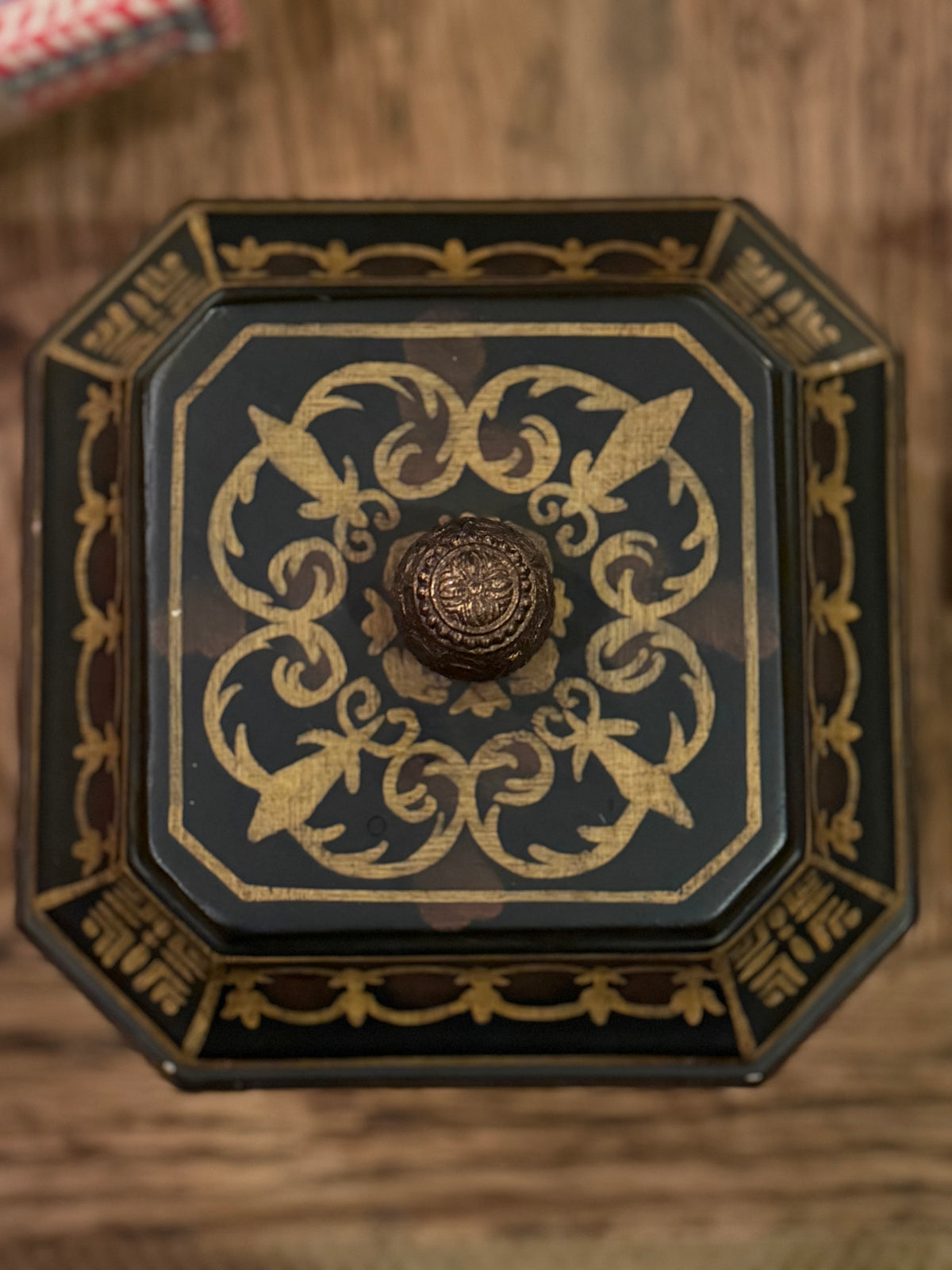Vintage Lidded Detail Box