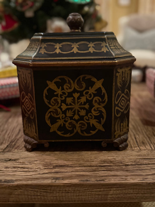 Vintage Lidded Detail Box