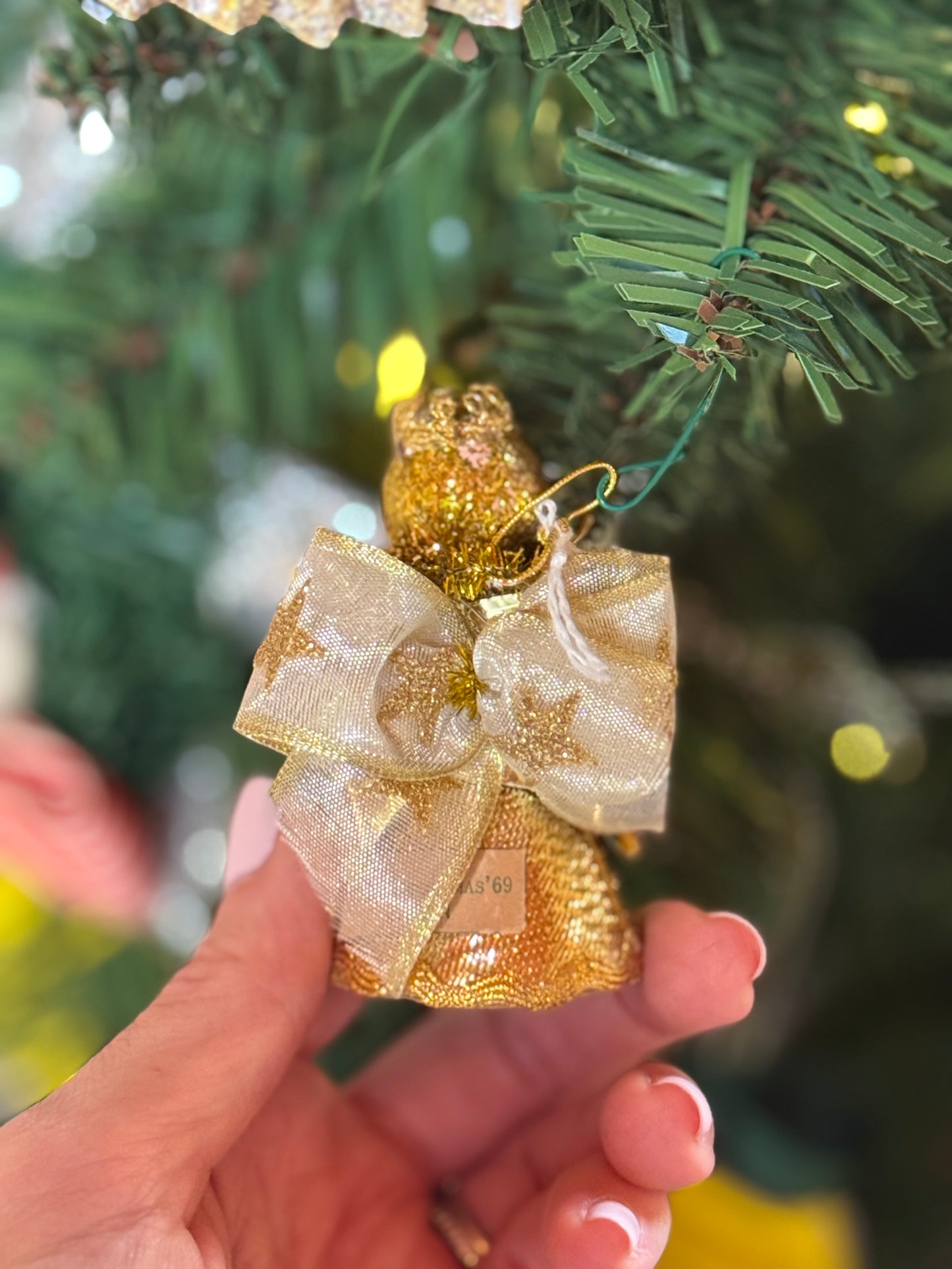 Vintage Angel with Wreath Ornament