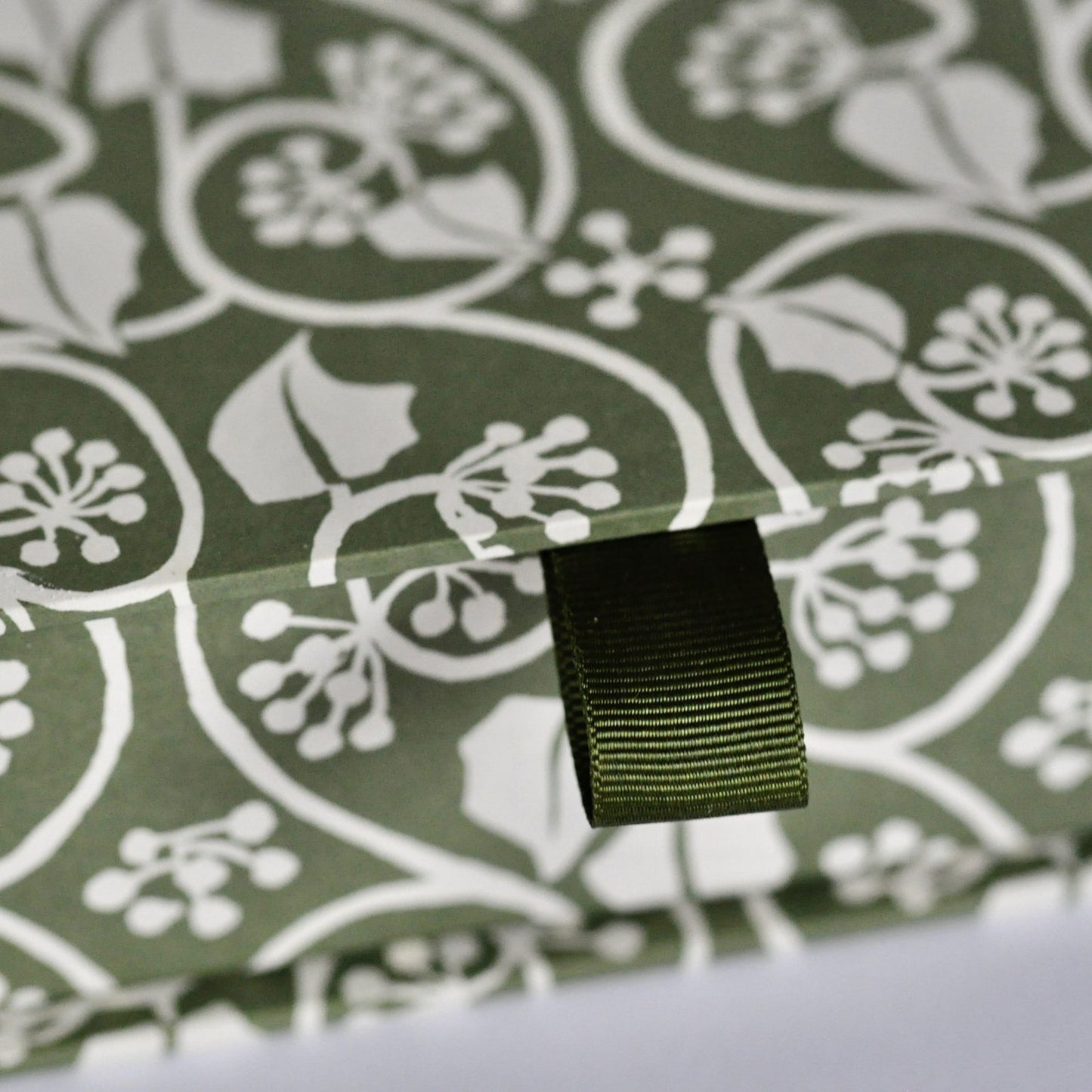 Postcard Box Small Ivy Stripe Sage Green