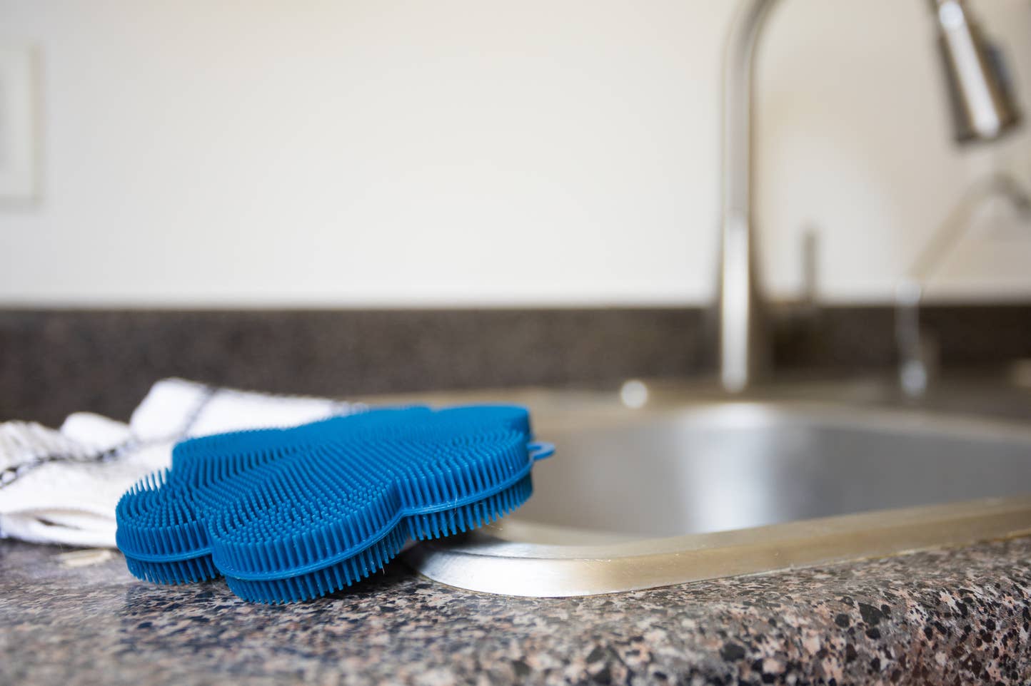 Fox Run Silicone Dish Scrubbing Brush, Navy, 4.4” x 4.7”